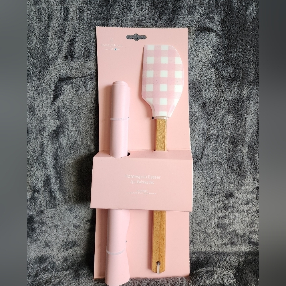 NWT Homespun Easter 2pc Baking Set,  Large Spatula and baking mat, pink